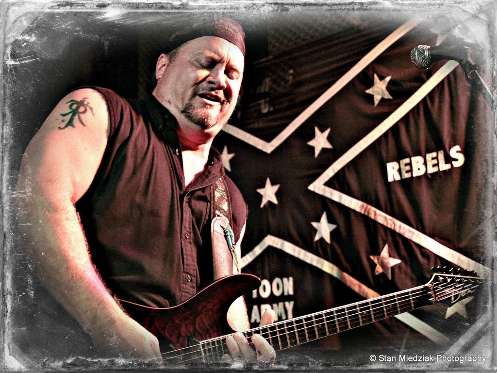 Jay Johnson Plays Backstage Kinross