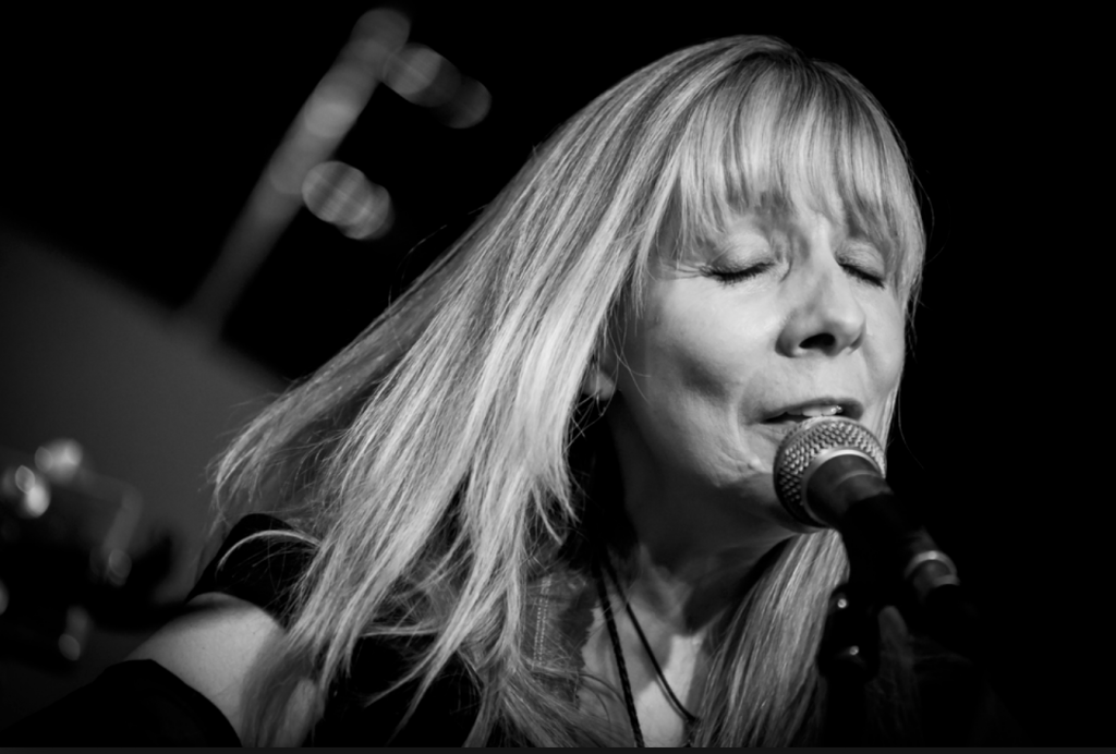 Charlie Dore plays Kinross For Live Music Promoters Mundell Music
